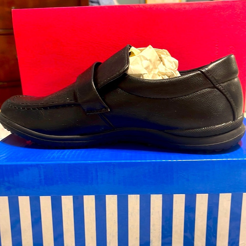 Brand New boys black loafers. Never worn size 7. Fits like a 6 Tough kids.